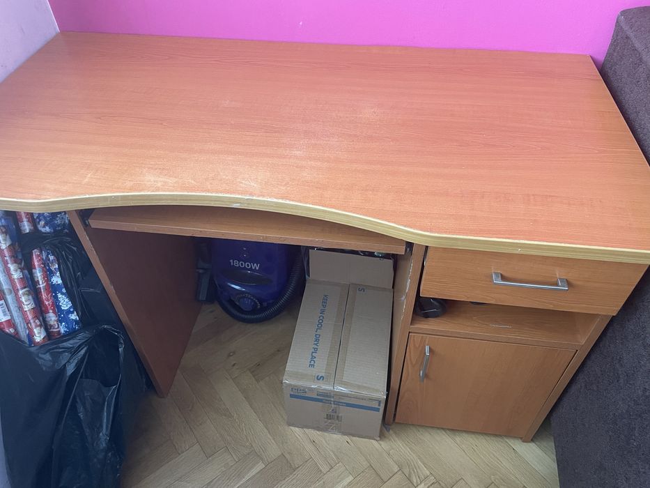 Бюро за училище запазено