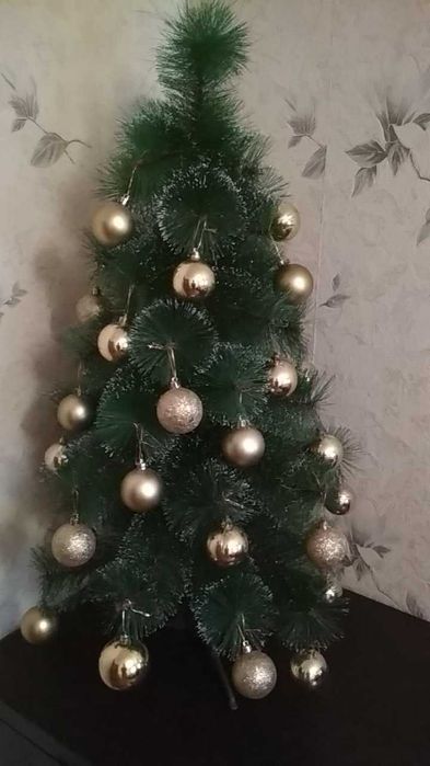 новогодняя ёлка 90 см с игрушками.