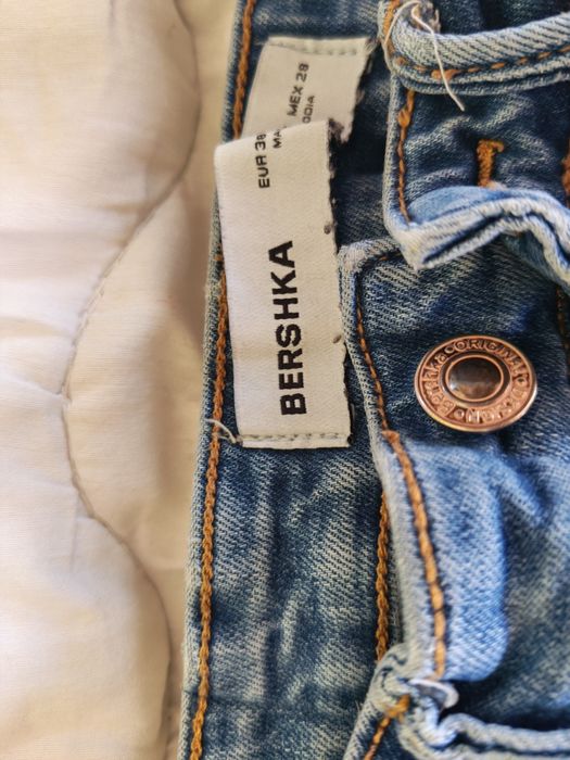 Vând pantaloni de la Bershka