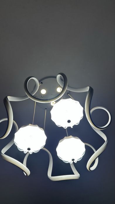 Срочно продам люстру