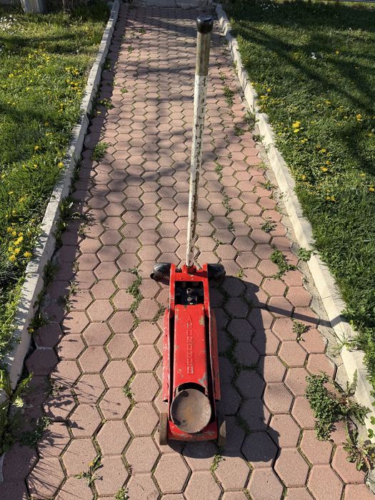 Швейцарски хидравличен крик BRADBURY