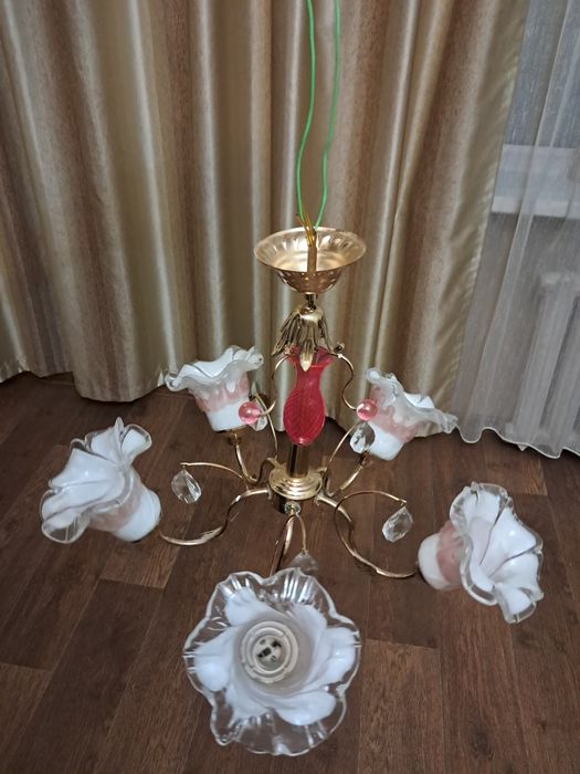 Продам плафоны и стеклянные люстры