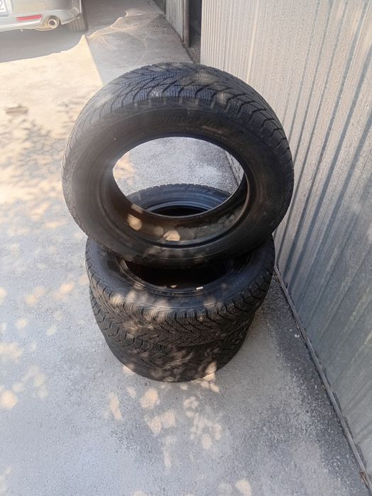 Продам комплект зимних шин
