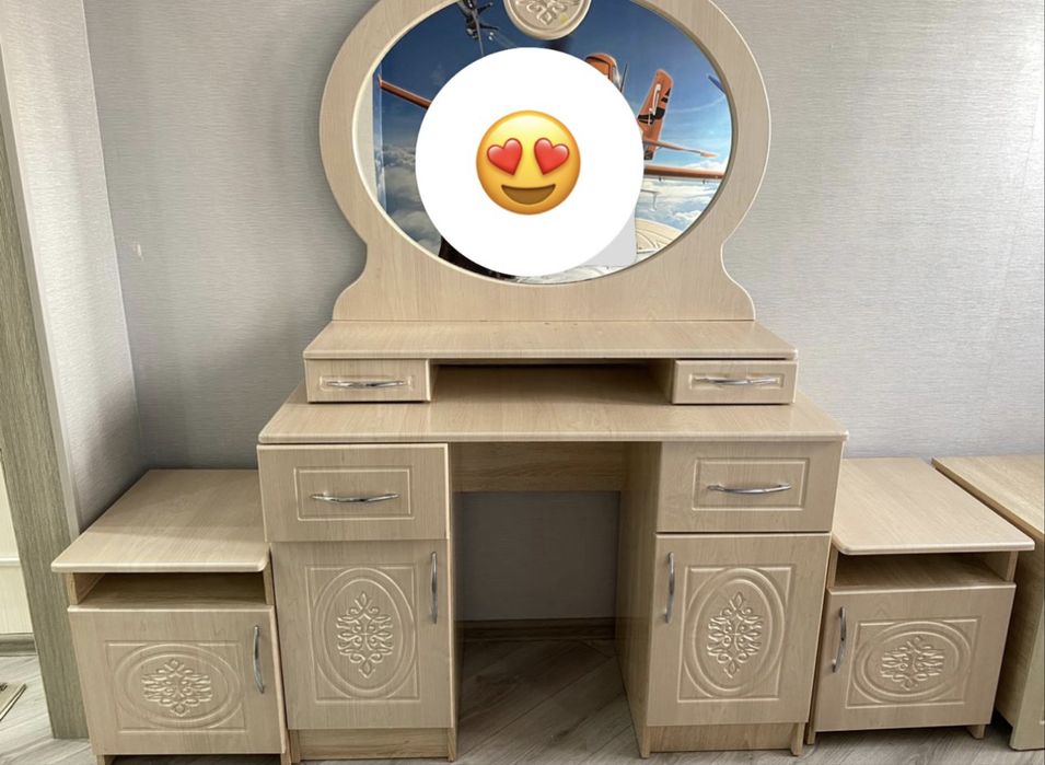 Сатылады айна және 2 тумбочка