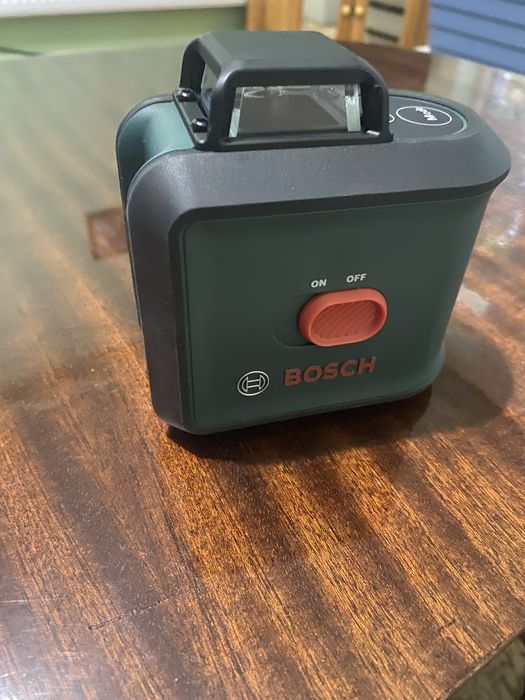 Лазарен нивелир BOSCH
