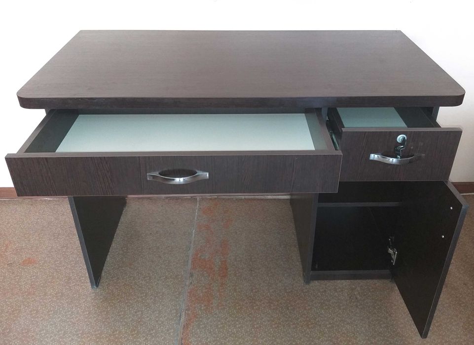 Письменный стол 60 см х 120 см