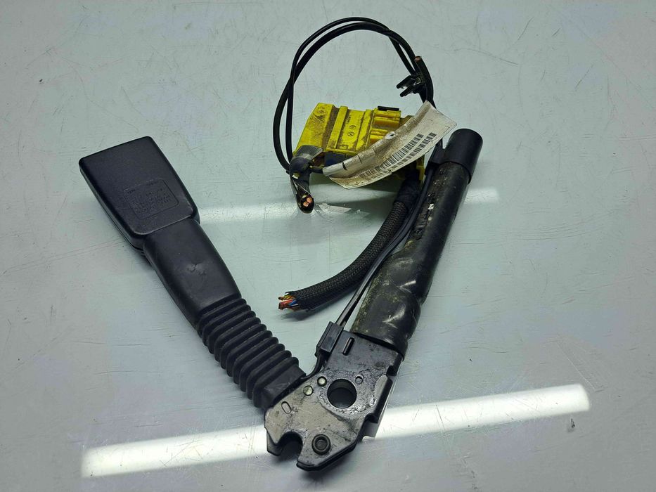 Capsa centura dreapta fata Bmw 1 (E81, E87) [Fabr 2004-2010] 7126296