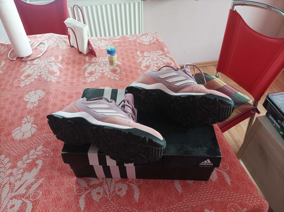 Adidasi ADIDAS pentru fetite marimea 36.5 personalizati cu numele DEEA