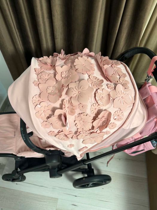 !!!9000 lei!!! Vand carucior Cybex Simply Flowers Pink 3 in 1 !