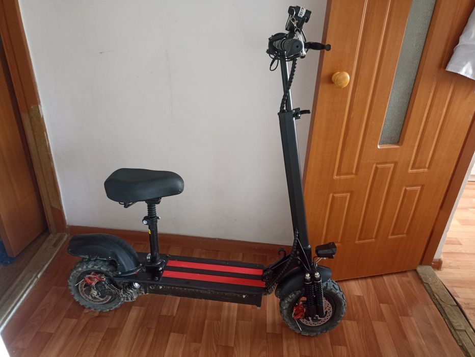 Продам электросамокат новый