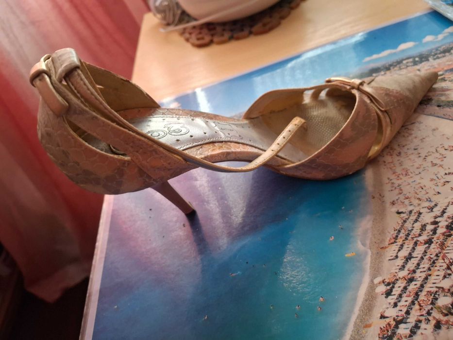 Елегантни дамски обувки