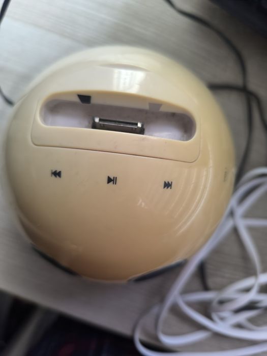 Boxă cu conectare prin cablu