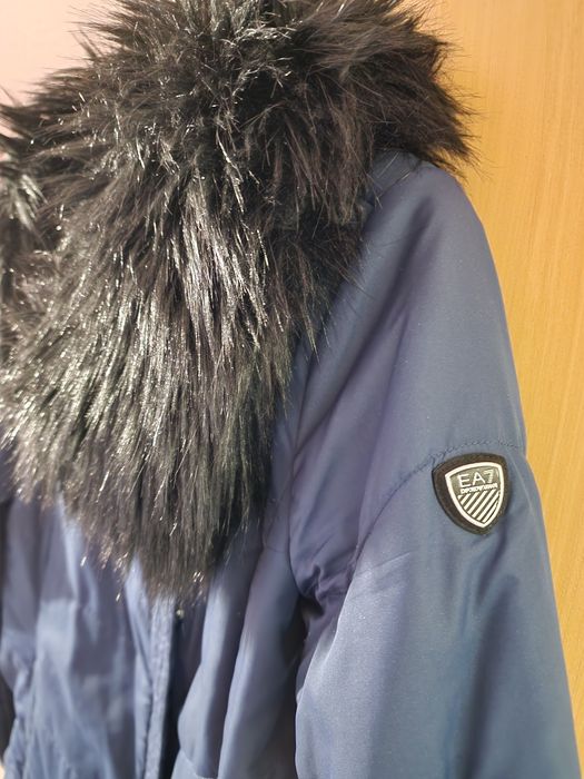 Преходно тъмно синьо яке