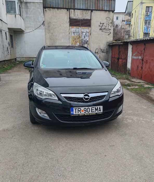 Opel Astra J Sport Tourer 2012