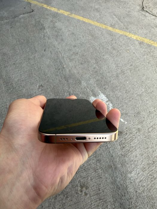 Apple iPhone 16 Pro Desert