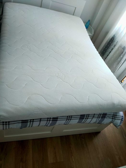 Vand pat cu saltea 1.40×2.00 m ,1200lei