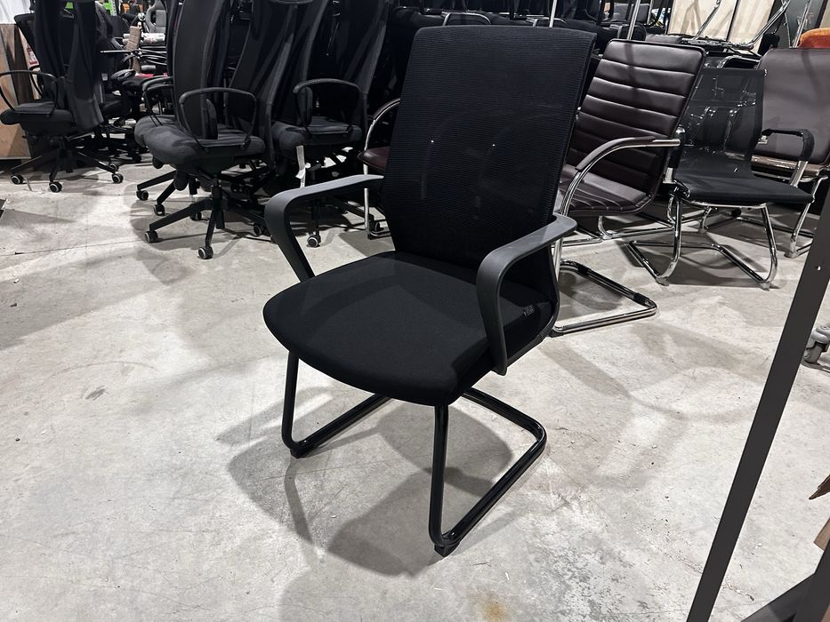 Посетителски офис столове – ергономични, стабилни (15 бр.)