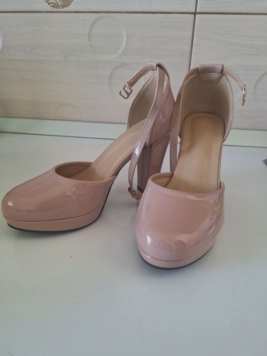 Pantofi nude masura 35
