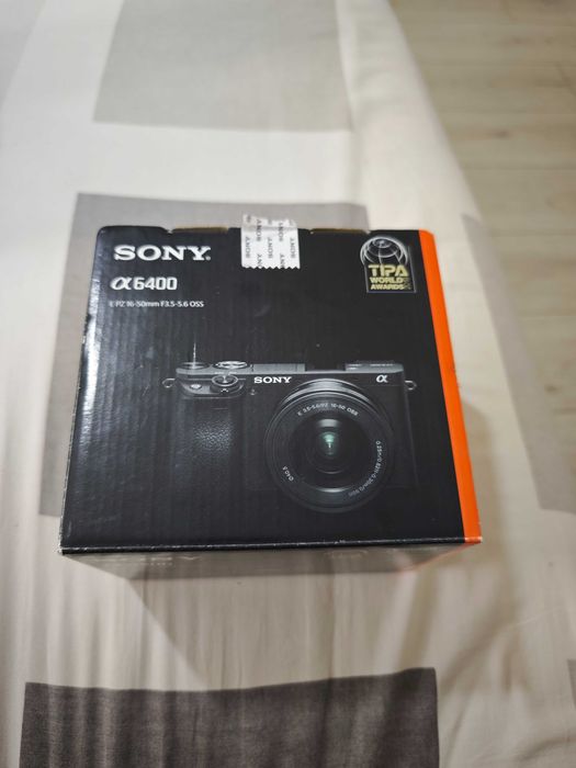 Sony A6400 + обектив Sony SEL 16-50mm f/3.5-5.6 PZ, 137 кадъра, купуван на 31.08.2026