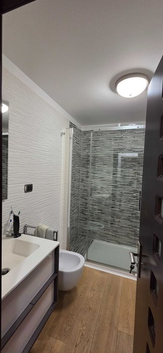 Oferta inchiriere apartament cu 3 camere, 2 bai, Targu Jiu.