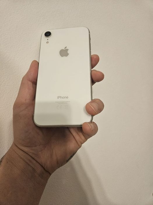 Vand Iphone XR 64 GB impecabil