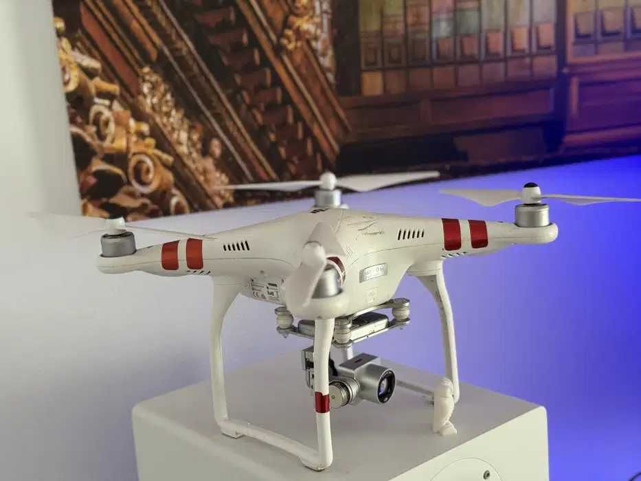 Oferta 2 drone DJI Phantom 3 Standard: cu probleme, dar zboară