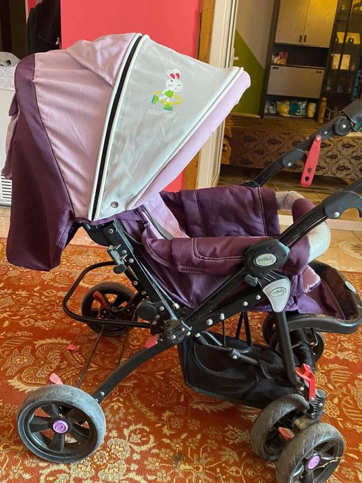 Balansoar, e  nou  si Carucior e putin folosit dar in stare buna