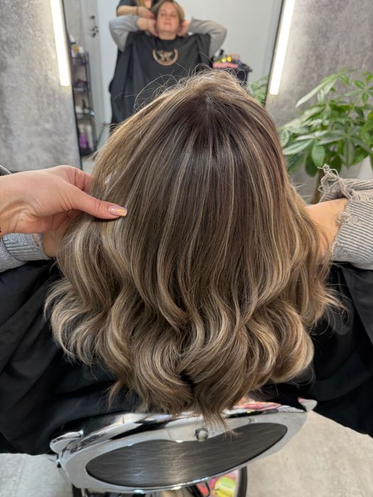 Окрашивание волос в Алматы