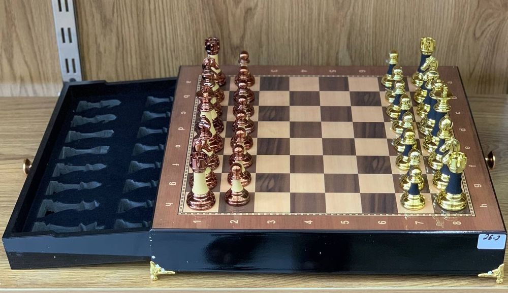 Люкс шахматы падоричний мужчин, которые выигрывают ещё до начала игры