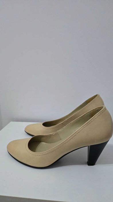 Vând Pantofi din piele galben pai