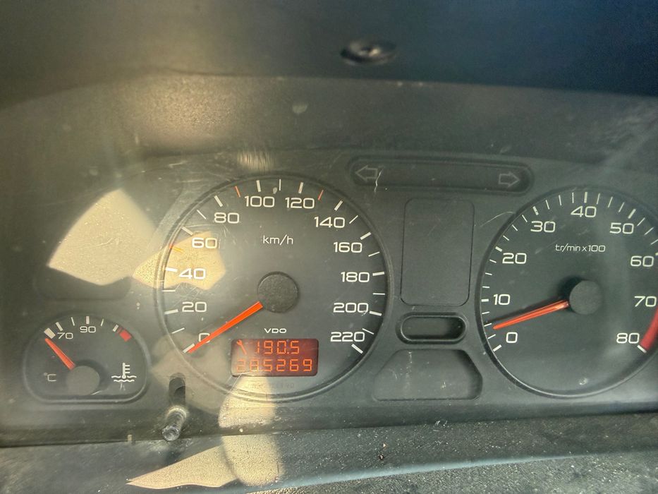 Автомобил peugeot 306