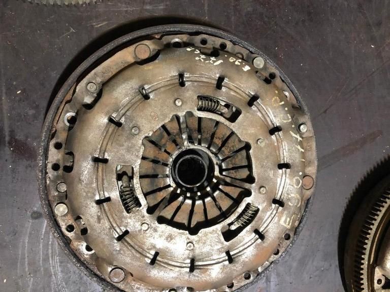 Kit ambreiaj 2.0d n47d20a . 2.0 benzina BMW Seria 1 E87 [2004 - 2007]