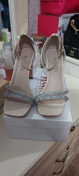 Продам Обувь 36 размер 7000 тг