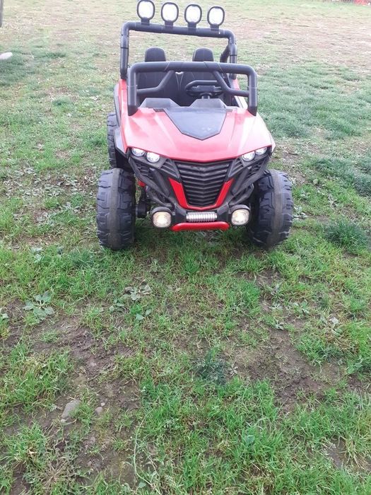 Vând Mașinuța 4x4 copii