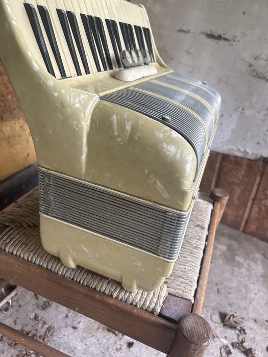 Acordeon Scandalli cu 96 de basi