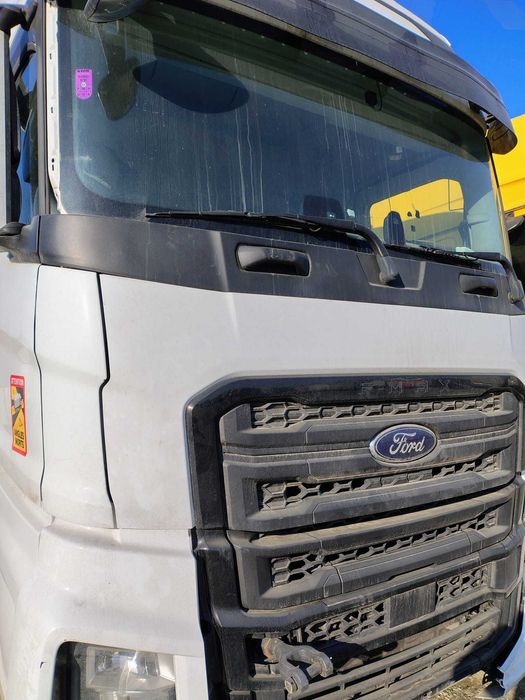 Dezmembrez Ford FMAX 500