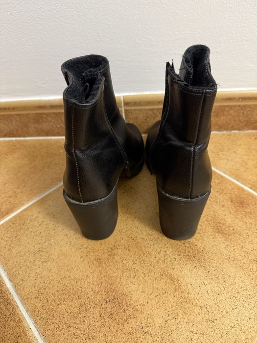 Ghete negre  .     .