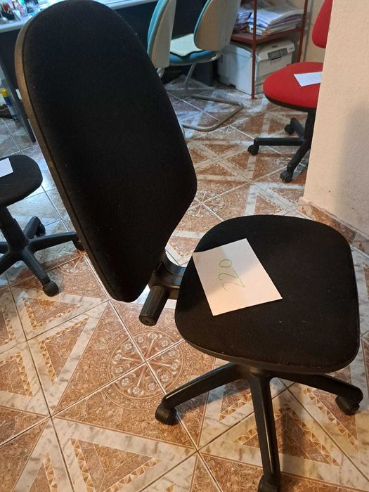 scaun de birou mare si mic