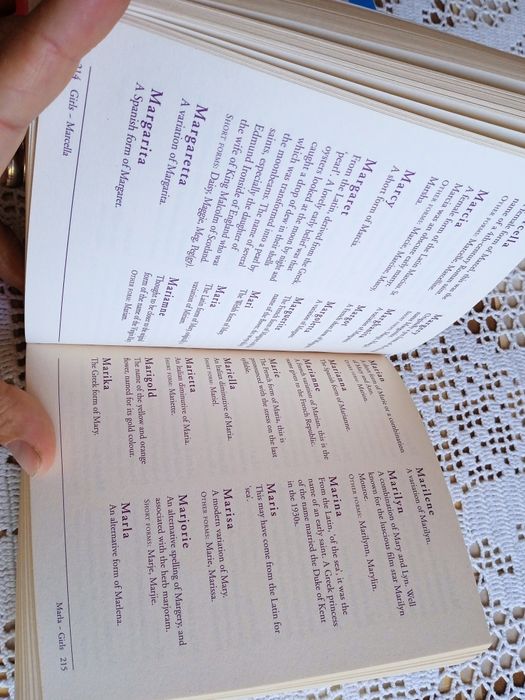 НОВ комплект книги за избор на име на бебе