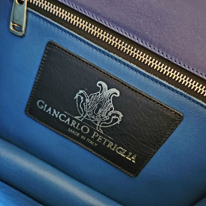 Кожена чанта Giancarlo Petriglia дръжки лого златиста синя черна зелен