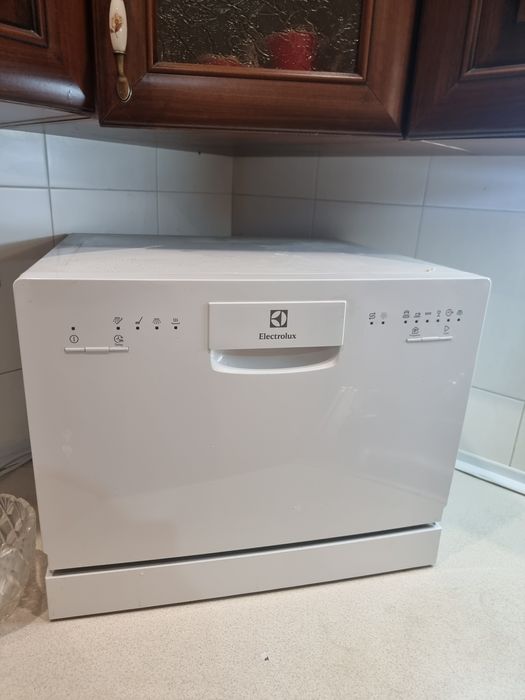 Настольная посудомоечная машина Electrolux ESF 2200 DW.