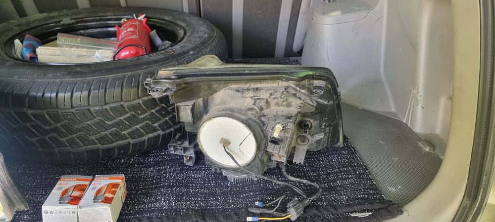 Nissan xtrail t30 ксенонови фарове