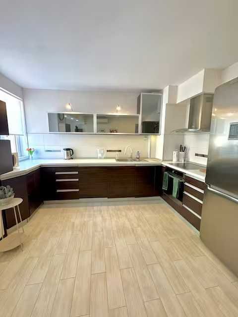 2BR Haven - Steps from the Mall 130€