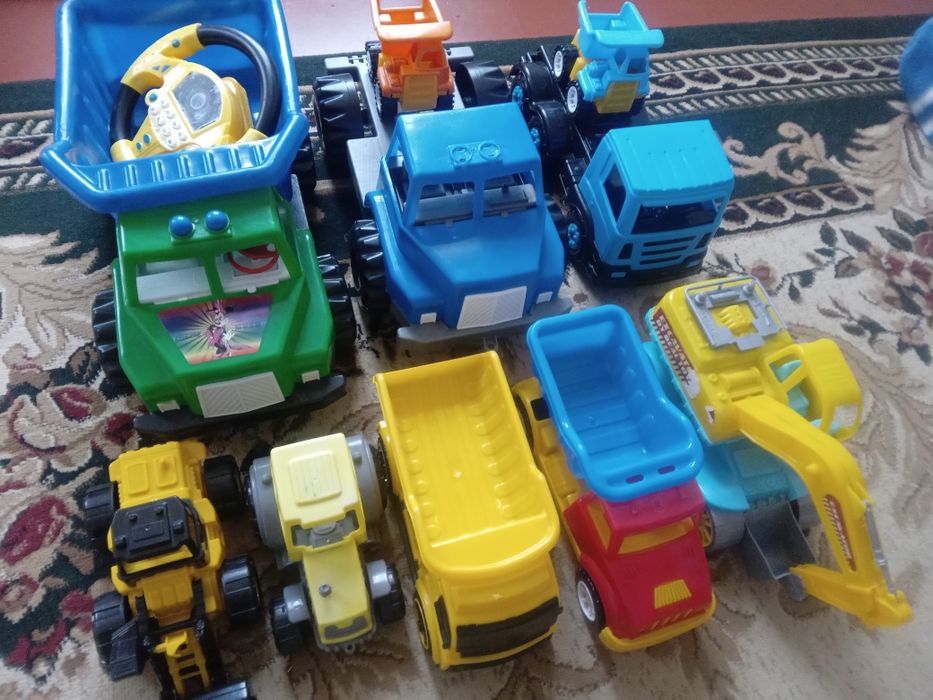 Продам Игрушки машинки Хорошем состоянии
