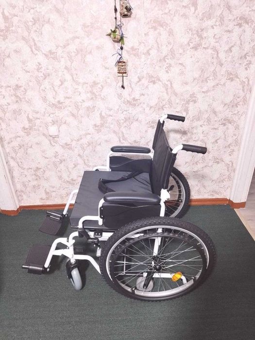 Инвалидное кресло-коляска