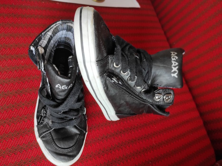 Adidasi  din piele, Nr. 33,  moderni, usori si foarte comozi