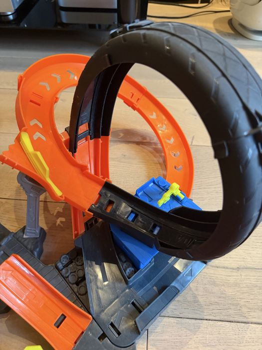 Hot wheels трек с гориллой (аката бешеной гориллы)