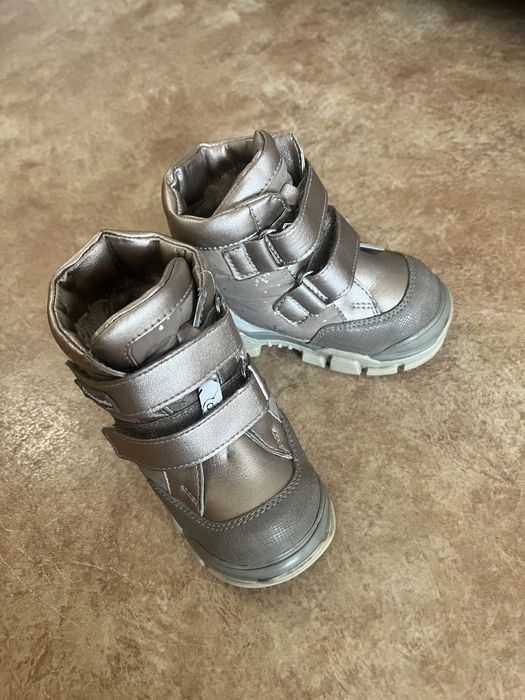 Продам детские сапожки