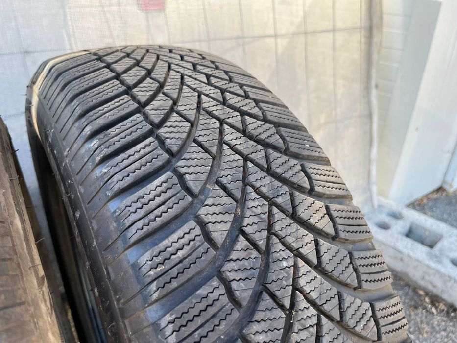 зимни Ггуми BRIDGESTONE  215/65/17 с ДОТ 38/2022г