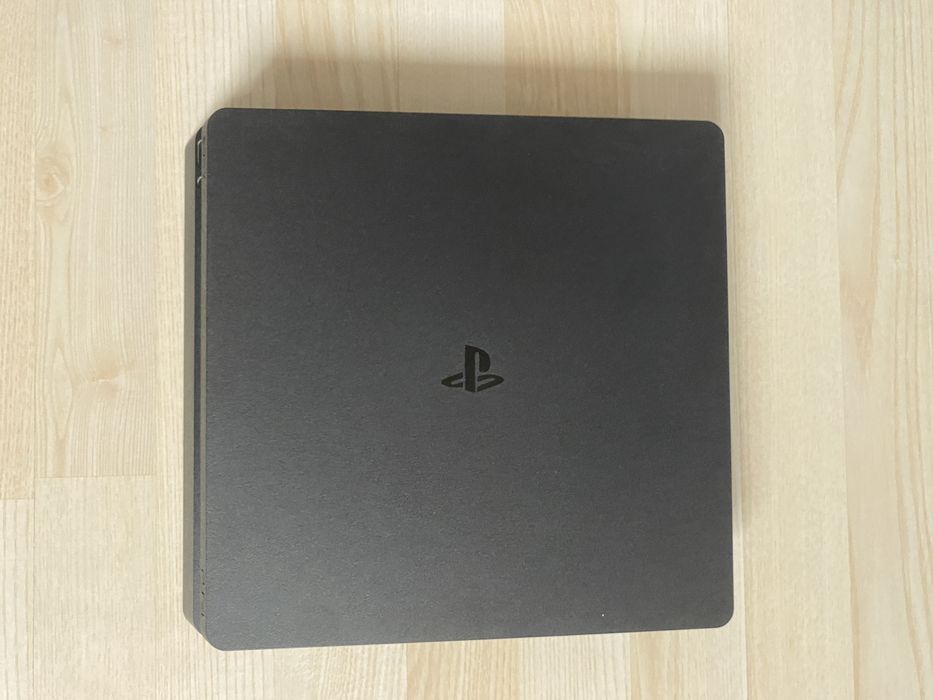 Playstation 4 functionabil care a fost folosit putin.